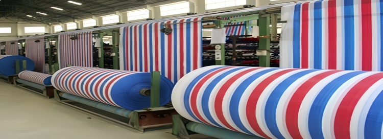 彩条布与PE防水篷布:现代防护的多面手与选购智慧 🌈🛡️